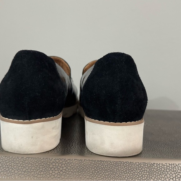 Vionic Shiny Black Loafers with White Sole - Picture 6 of 9